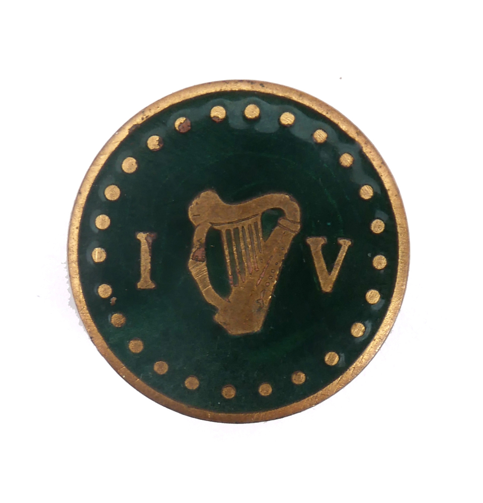 Irish Volunteers brass and enamel pin. A brass and enamel Irish Volunteers lapel badge by P Quinn,