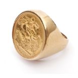 Victoria gold sovereign, 1893, mounted in 9ct gold ring. Total weight 15.7g.