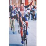 Cycling, autographs of Bradley Wiggins and Lance Armstrong. A 12 x 8in signed photo of Bradley