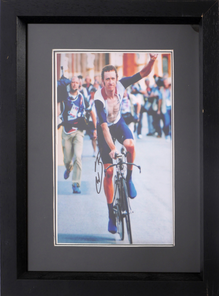 Cycling, autographs of Bradley Wiggins and Lance Armstrong. A 12 x 8in signed photo of Bradley - Image 3 of 4