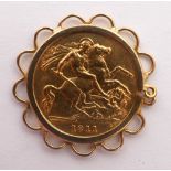 George V gold sovereign,1911, in 9 carat gold pendant mount. Total weight, 5.3g