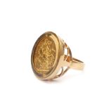 Victoria gold sovereign, 1899, mounted in 9ct gold ring. Total weight 14.9g.