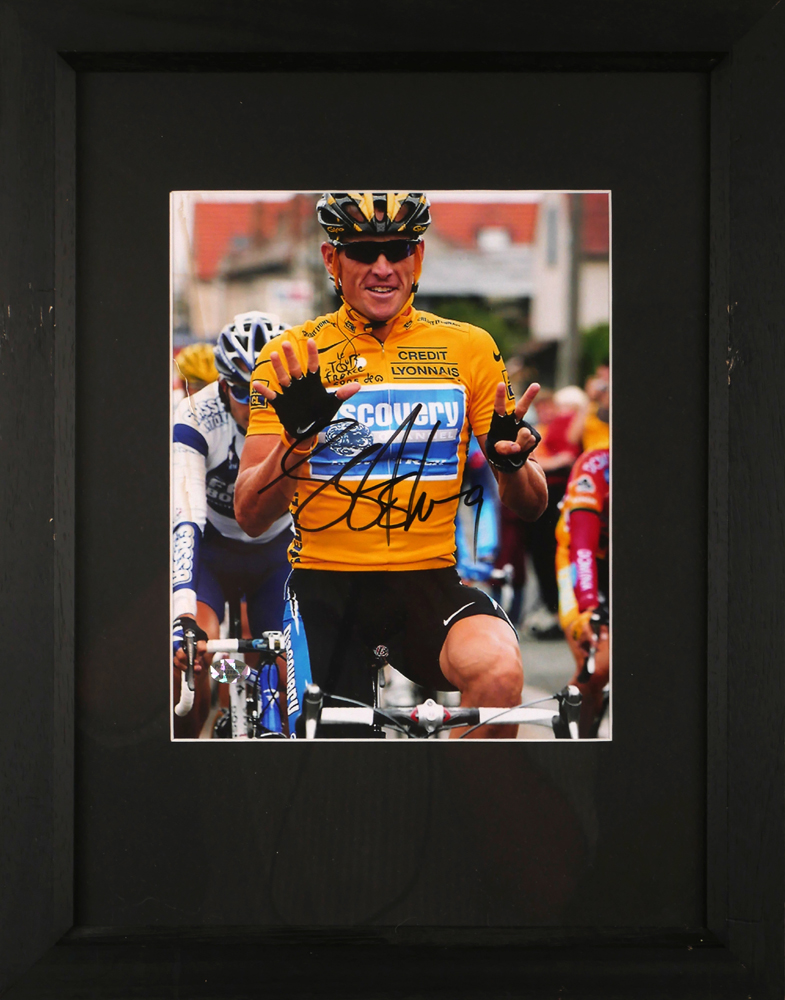 Cycling, autographs of Bradley Wiggins and Lance Armstrong. A 12 x 8in signed photo of Bradley - Image 4 of 4