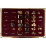 36 gold rings. Various 9 carat gold rings, includes six Claddagh rings; ten signet rings, etc.