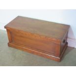 An oak storage trunk - Width 85cm x Height 38cm