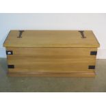 A cedar blanket chest - Width 108cm x Height 45cm