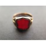 A 9ct rose gold signet ring set with cornelian to shoulder - ring size O - approx weight 4 grams -