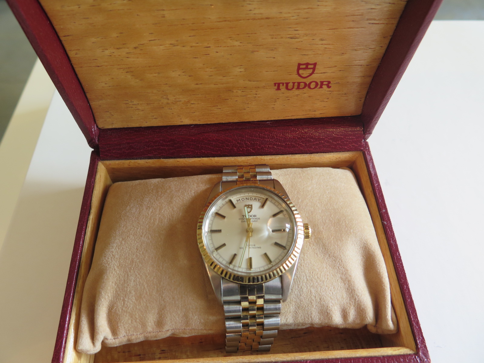 A gents Tudor Oyster Prince Date Day wristwatch - day aperture at 12 o'clock, date at 3 o'clock - - Image 5 of 6
