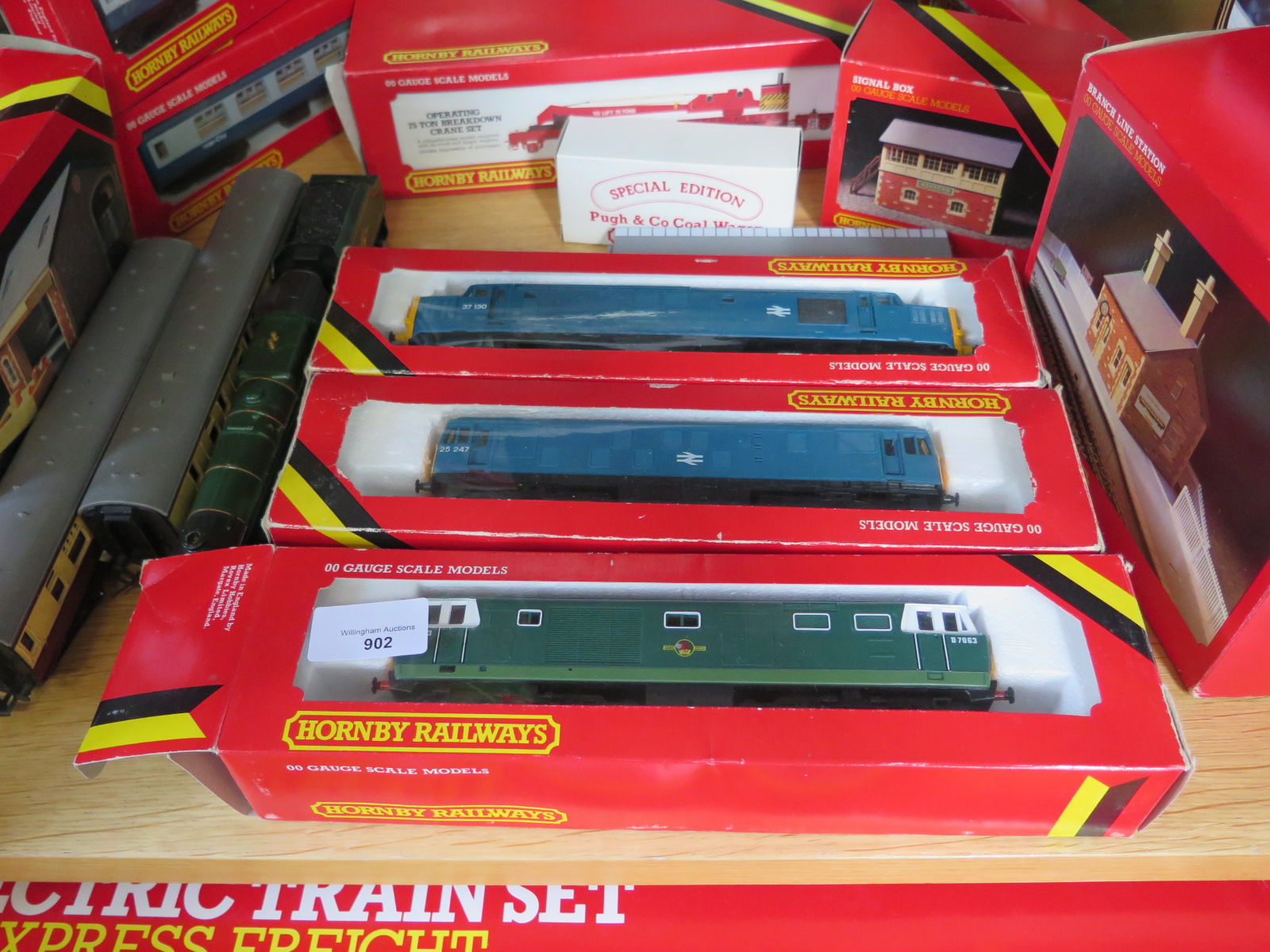 A Hornby 00 gauge train BR Express Freight set boxed with four additional engines, rolling stock and - Image 3 of 6