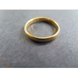 A 22ct yellow gold hallmarked band ring - size P - approx 3.9 grams - minor usage marks, generally