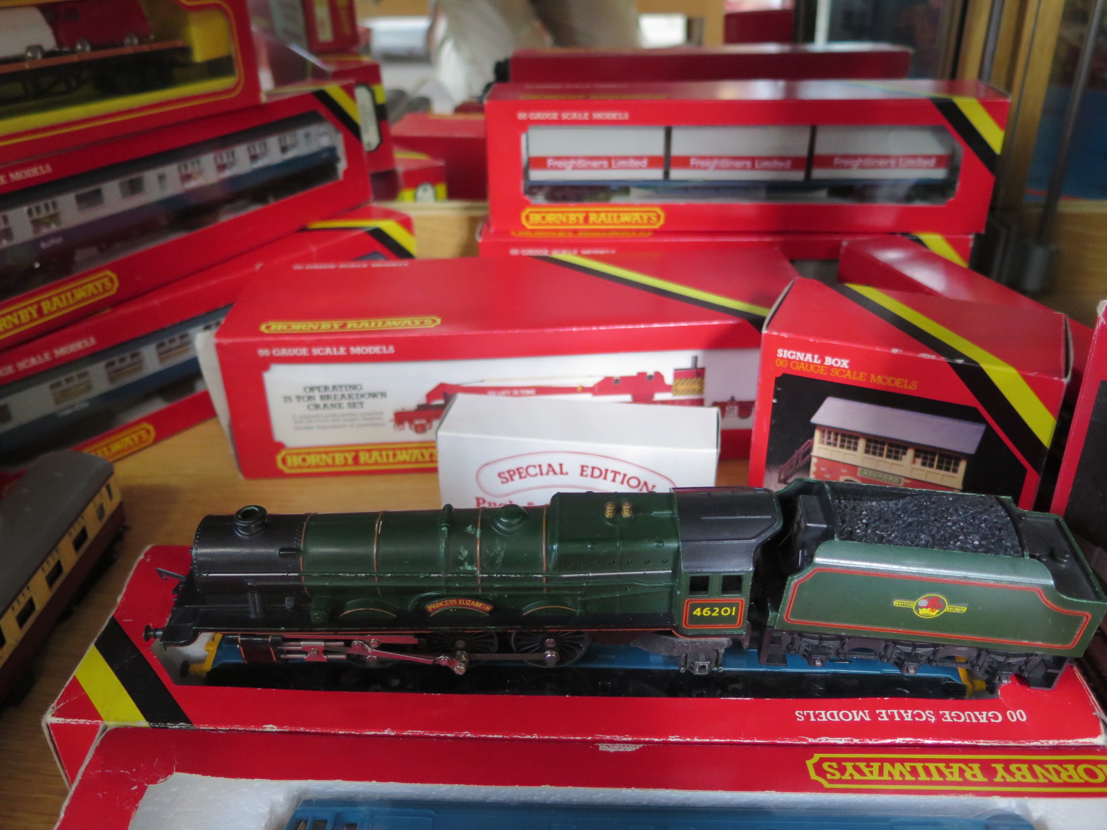 A Hornby 00 gauge train BR Express Freight set boxed with four additional engines, rolling stock and - Image 4 of 6