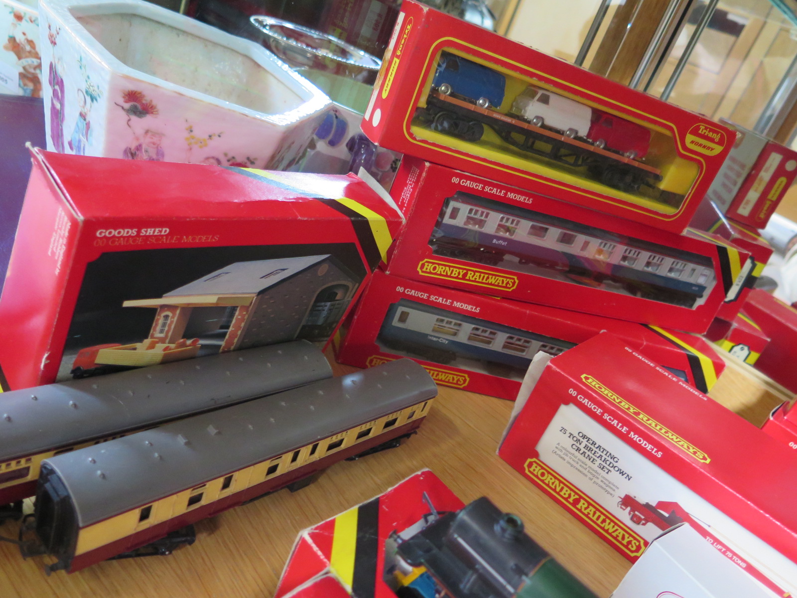 A Hornby 00 gauge train BR Express Freight set boxed with four additional engines, rolling stock and - Image 6 of 6