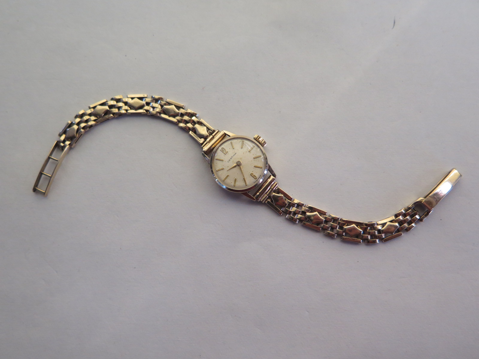 A 9ct yellow gold Certina ladies manual wind bracelet watch - total weight approx 15.8 grams - clean