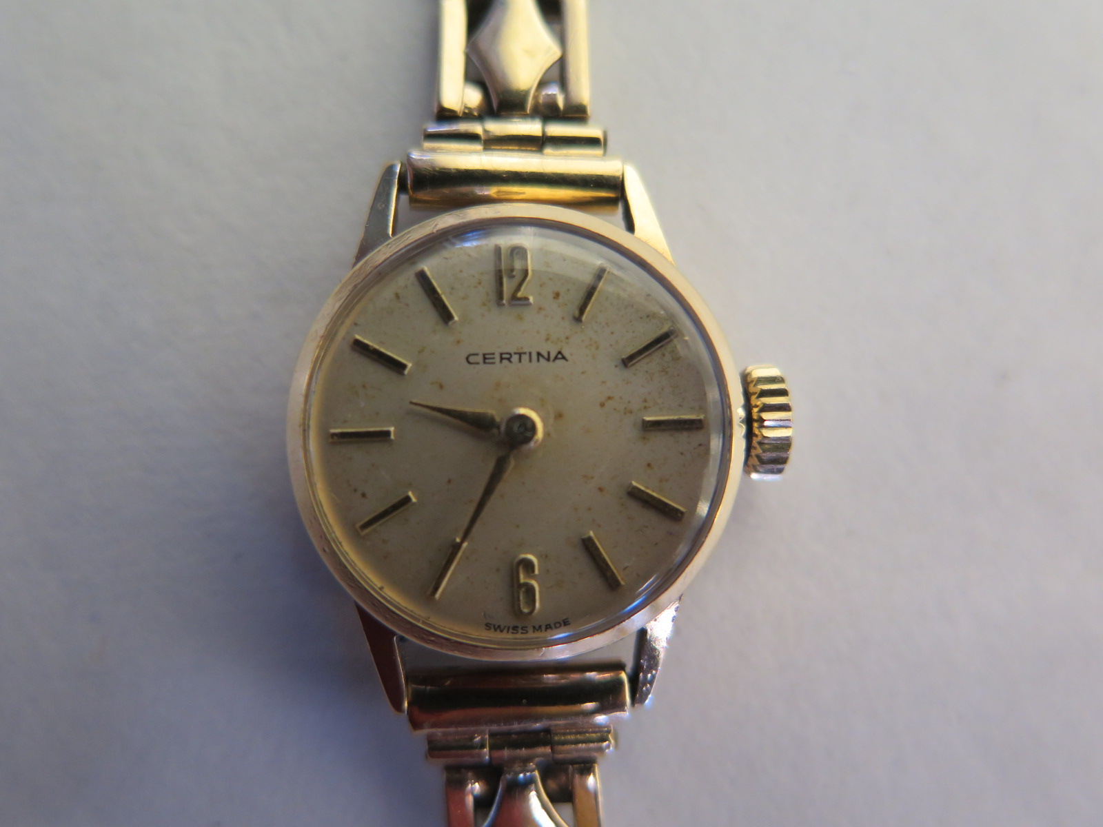 A 9ct yellow gold Certina ladies manual wind bracelet watch - total weight approx 15.8 grams - clean - Image 2 of 4