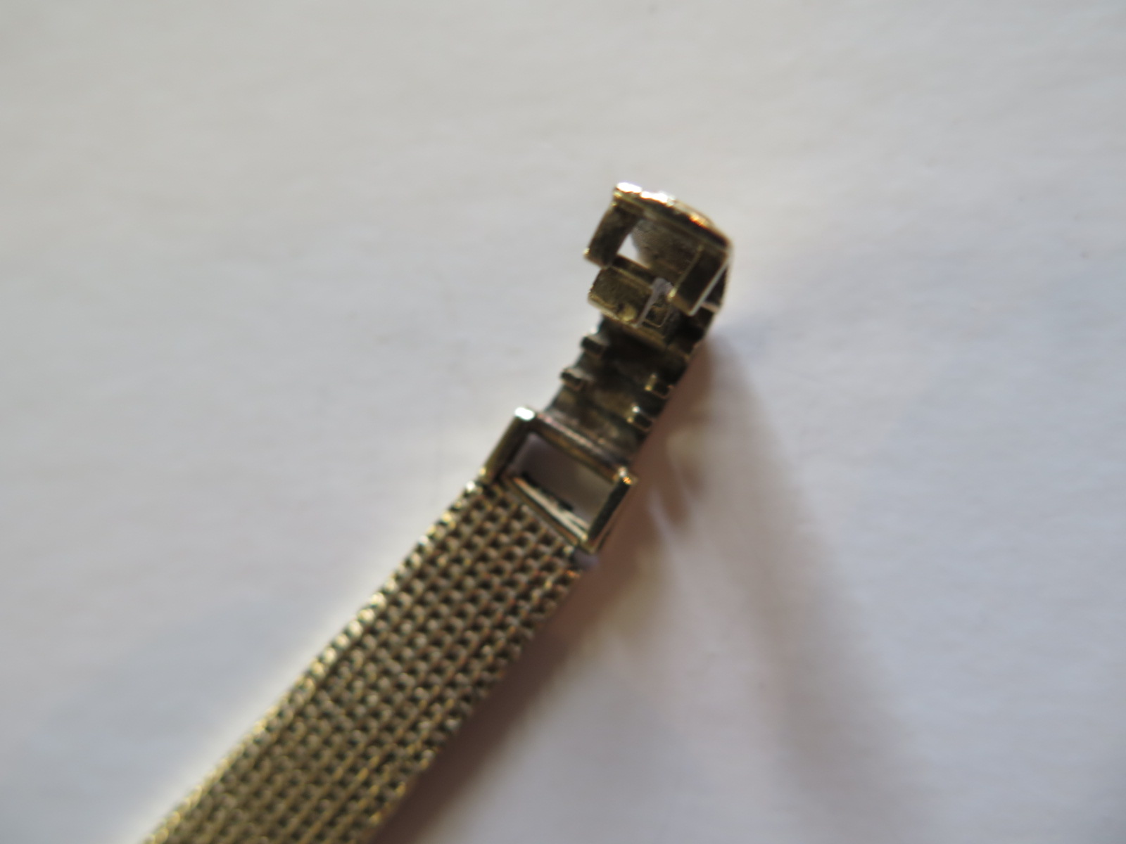 A ladies 9ct gold Omega wrist watch with oval silvered dial - 650 watch movement winding crown loose - Image 4 of 5