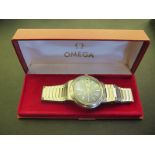 A gents stainless steel Omega Quartz wristwatch with day date - 4cm wide including button -