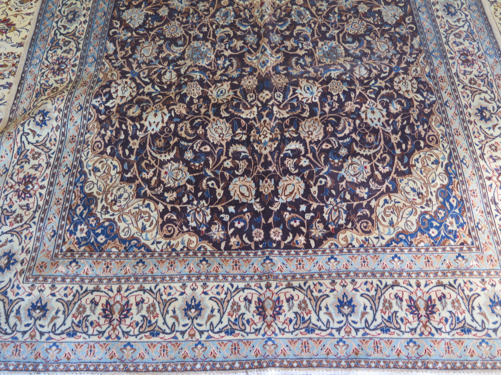 A hand knotted woollen Fiane Nain, 500 knots per square inch , silk inlaid rug - 3.1m x 1.75m - Image 2 of 5