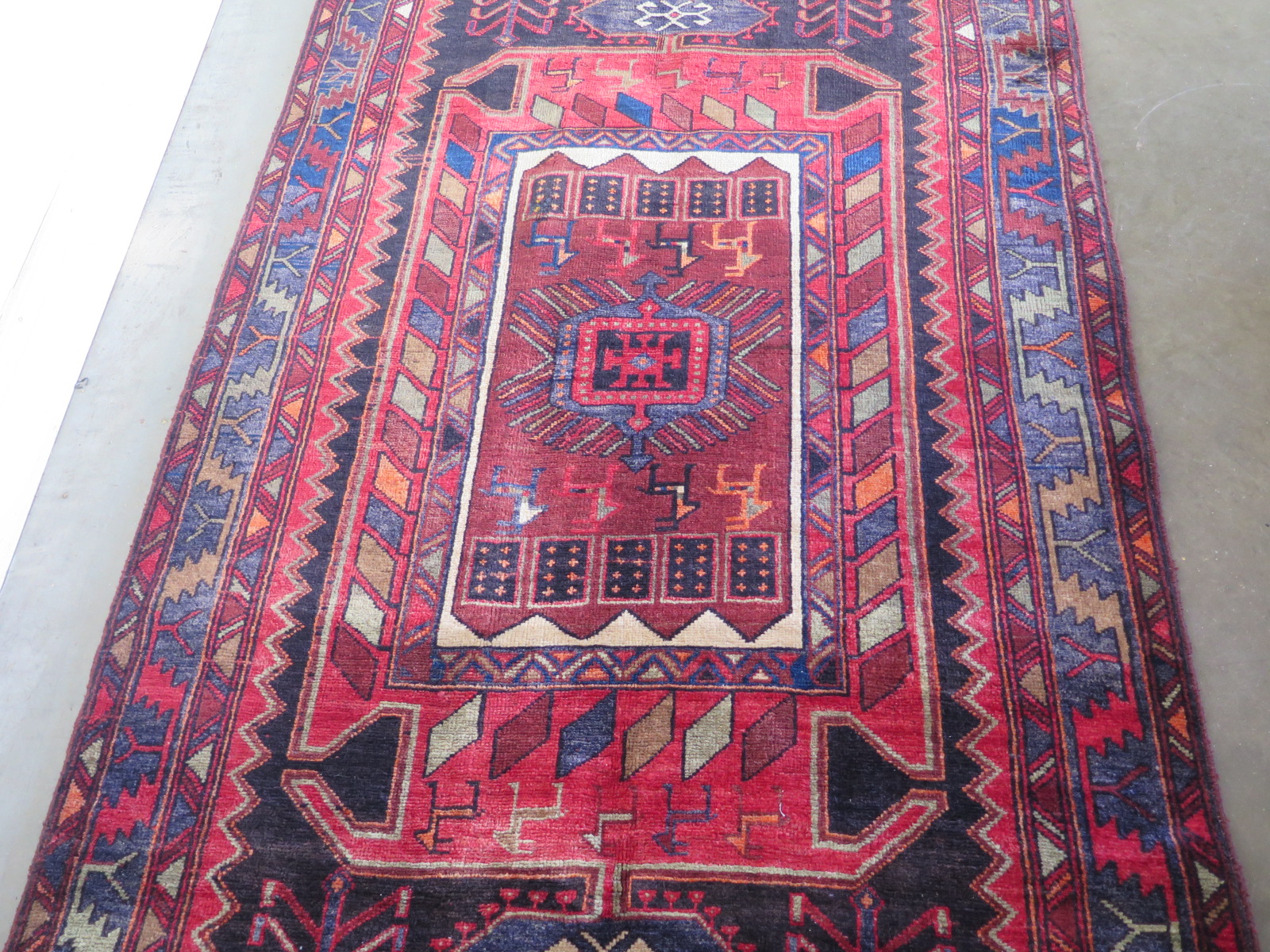 A hand knotted woollen Hamadan rug - 3.23m x 1.22m - Image 2 of 3