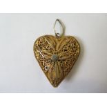 A gold filigree heart pendant, 35mm x 30mm, approx 10.5 grams, tests to approx 18ct, one edge