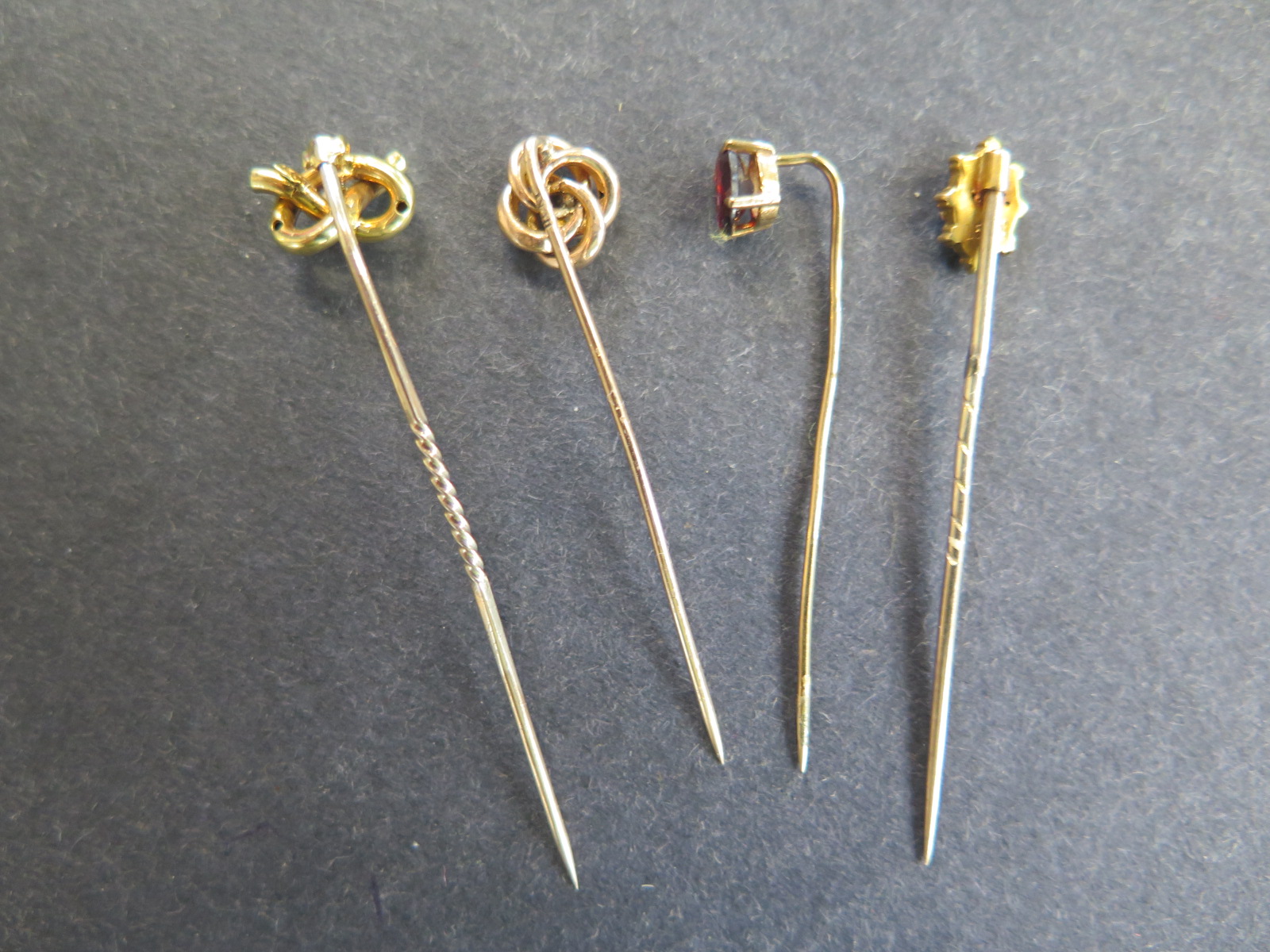 Nine tie pins to include two 15ct, approx 2.7 grams - one 10ct approx 1 gram, and a 9ct pin, - Image 2 of 3