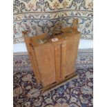 A French portable outdoors sketching artists easel - 57cm wide