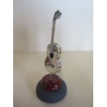 A 925 silver guitar on stand - 12cm tall - approx 0.7 troy oz - good condition