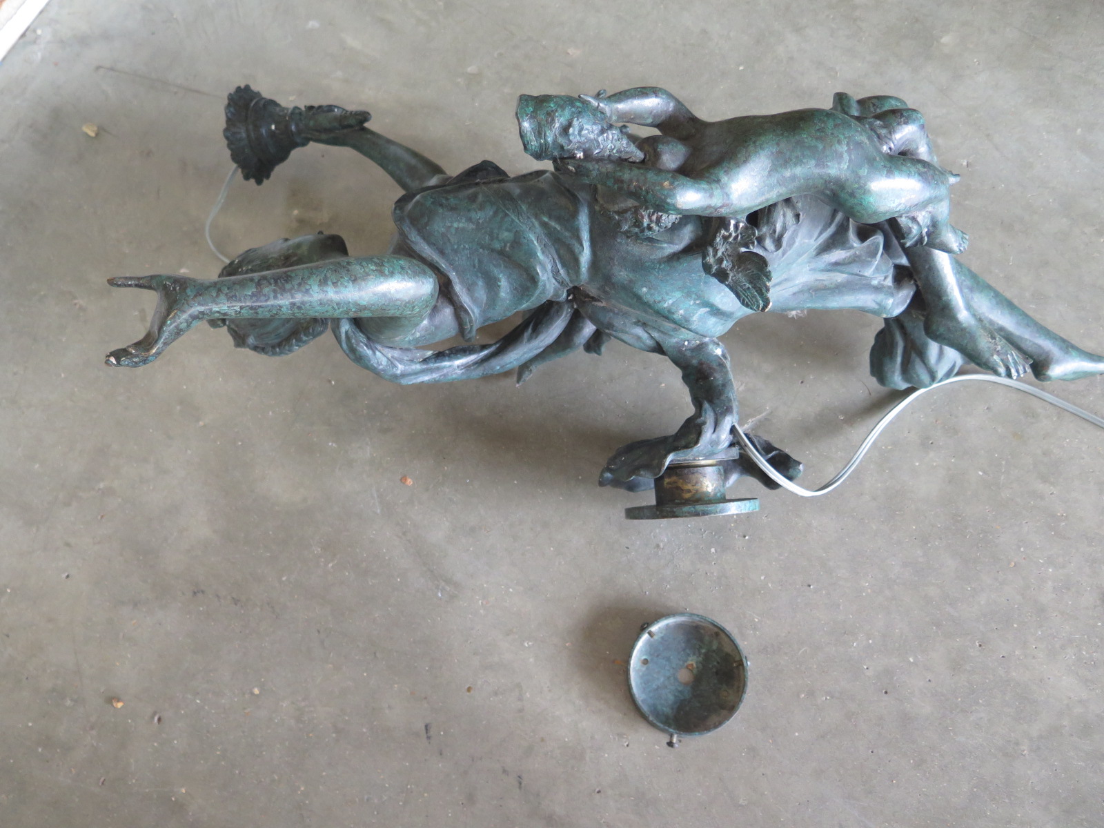 A large figural bronze light fitting of classical design with painted green patination - 70cm H - Image 5 of 6