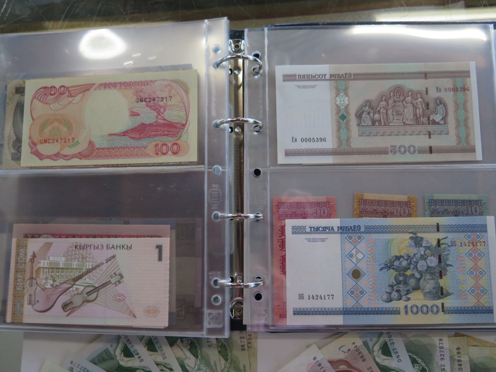 A collection of British and foreign bank notes to include ten consecutive 10 shilling notes - Image 8 of 8