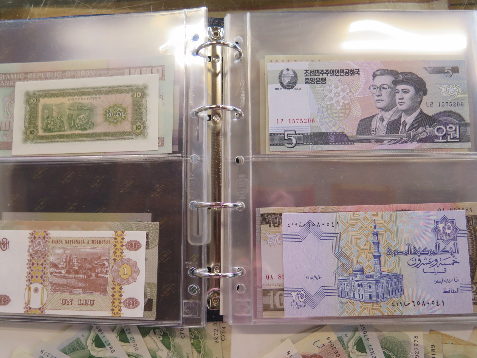 A collection of British and foreign bank notes to include ten consecutive 10 shilling notes - Image 6 of 8