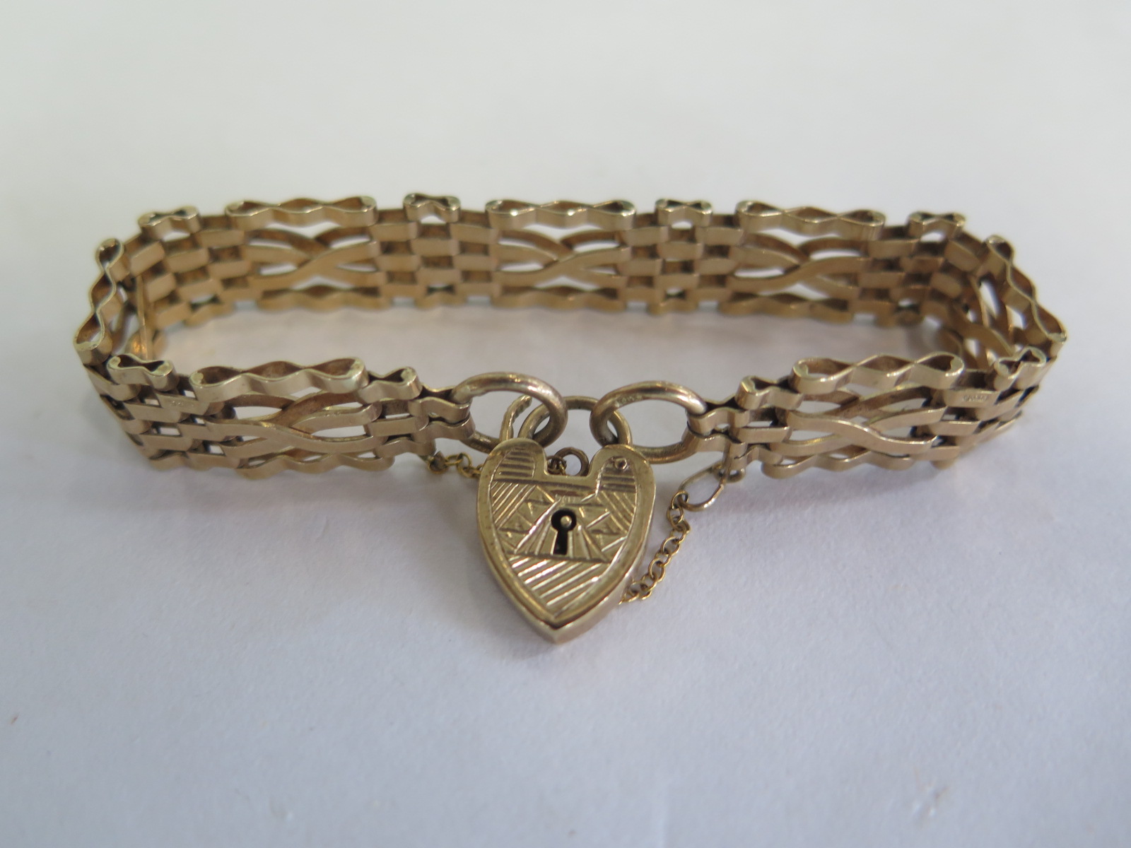 A 9ct yellow gold gate link bracelet - approx 18 grams