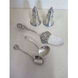 A collection of silver to include sterling silver condiment set - silver castor spoon, 'baby'