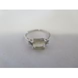 A Kunzite 9ct white gold ring - size P/Q - approx 2.4 grams - in good condition
