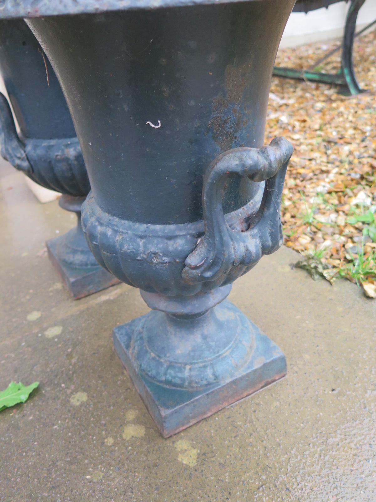 A pair of cast iron garden planters, approx 43cm H - Image 3 of 3