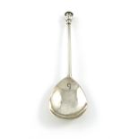 An Elizabeth I silver Seal-top spoon, maker's mark possibly IF, London 1585, fig-shaped bowl, the