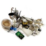 A mixed lot, comprising: silver items, a sauce boat, by Brook and Sons, Edinburgh 1937, plus another