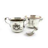 The Worshipful Company of Grocers, a small mixed lot of silver items, comprising: a porringer, by