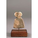 A Syrian alabaster eye idol with incised lozenge eyes and brows with a tapering tablet body, 4.5cm