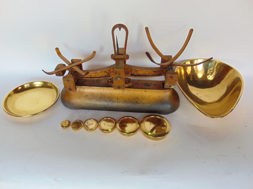 A vintage set of Avery scales with weights - Image 2 of 2