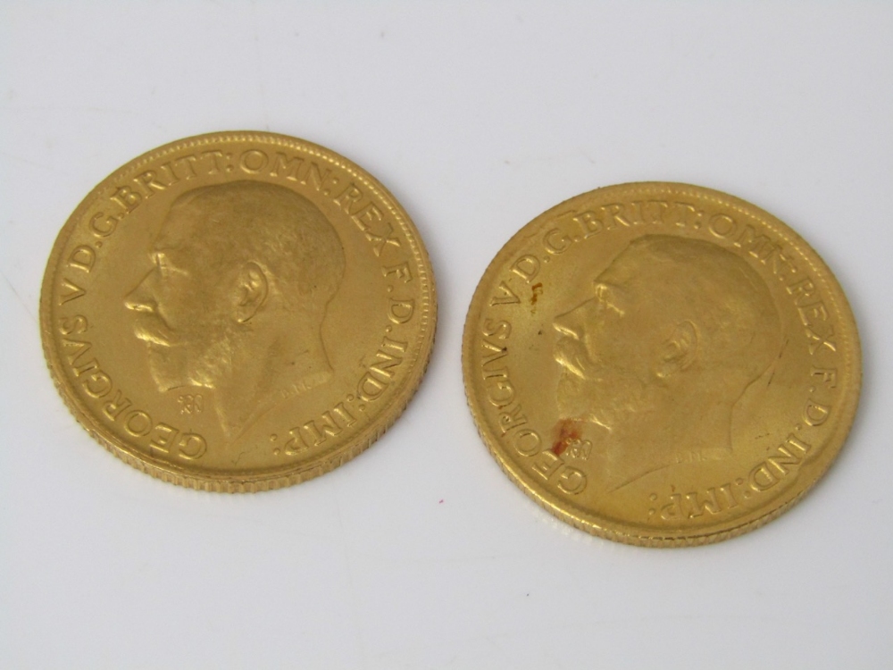 Two full sovereigns, both dated 1911 - Image 2 of 2