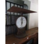 A vintage Salter spring balance scale to weigh a max of 100lb, no 50T, with painted dial