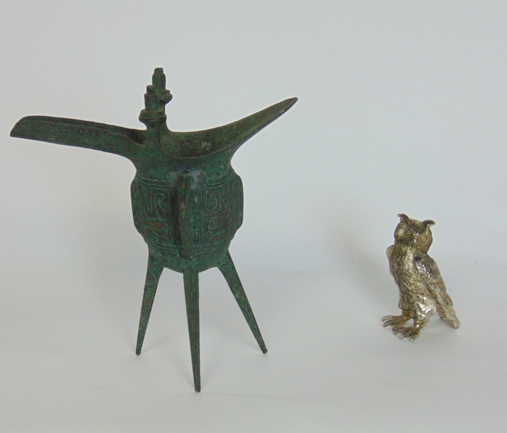 Chinese bronze ceremonial vessel, with patinated finish, 17 cm high; together with a silvered