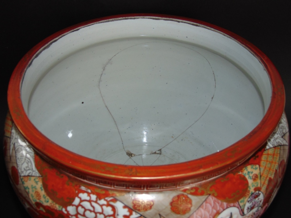 Chinese Kutani type porcelain jardiniere decorated in typical orange and gold with panels of birds - Image 3 of 5