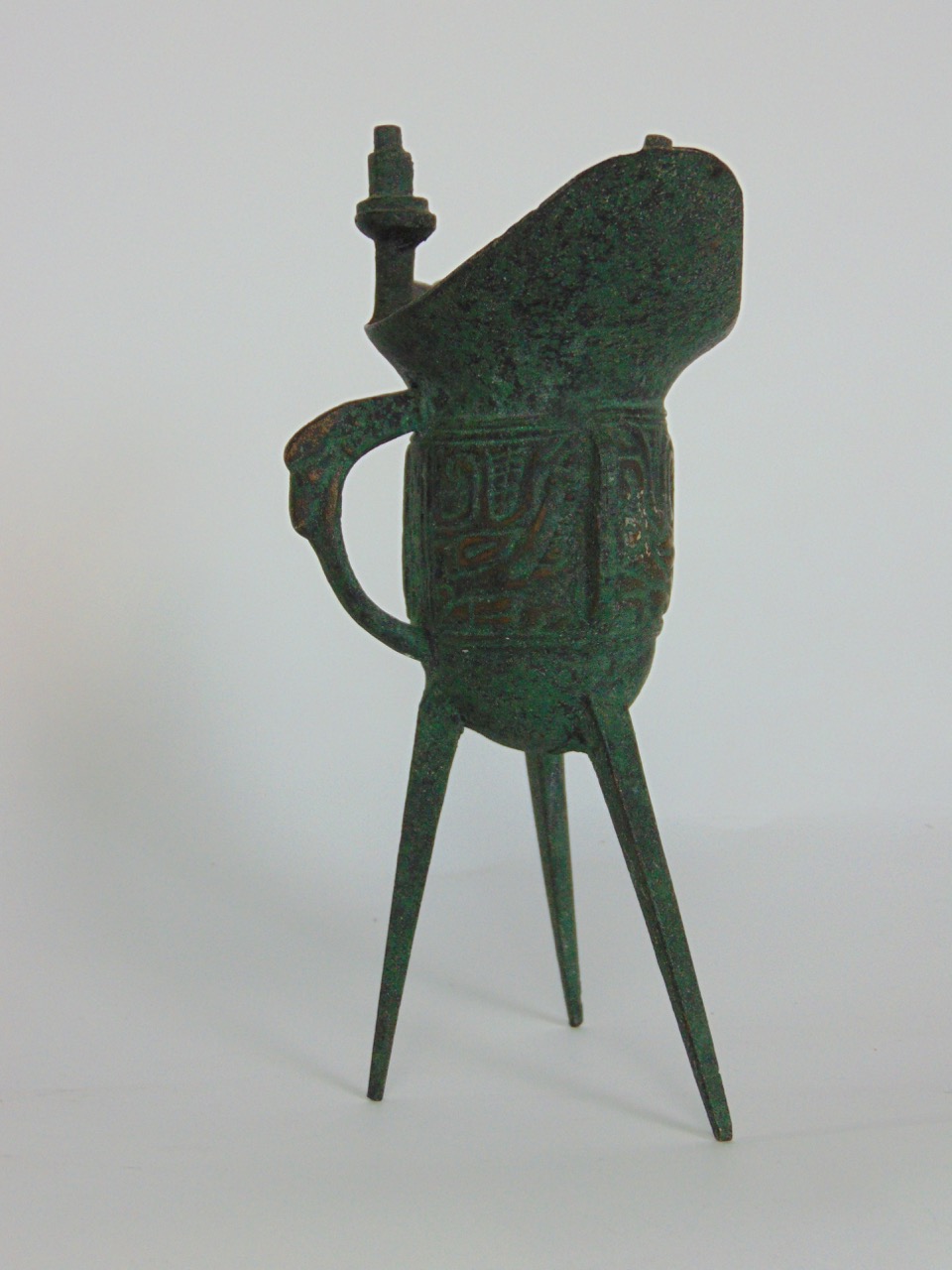Chinese bronze ceremonial vessel, with patinated finish, 17 cm high; together with a silvered - Image 2 of 3