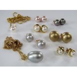 A collection of 9ct cultured pearl jewellery in various tones comprising a grey pearl suite of