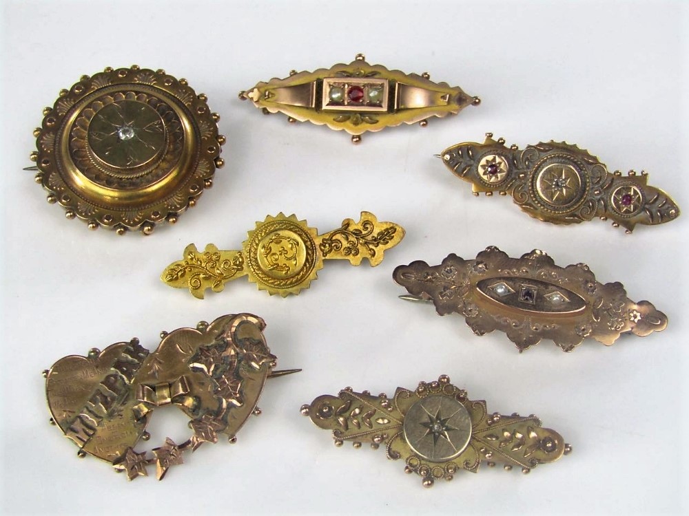 A collection of Victorian gold brooches; mostly 9ct with two 15ct examples including one of Etruscan