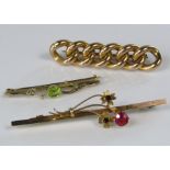 Three gold bar brooches comprising a 15ct suffragette type chain link brooch - 7.5g, together with