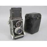 Mamioflex vintage twin lens reflex camera with case