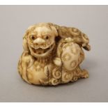 A good 19th century Japanese netsuke in the form of two playful dogs of fo, 4cm high