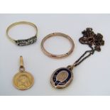 A mixed gold lot comprising diamond set ring (af), 18ct Madonna pendant, 9ct wedding ring and 9ct