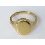 An 18ct signet ring, size J, 7g